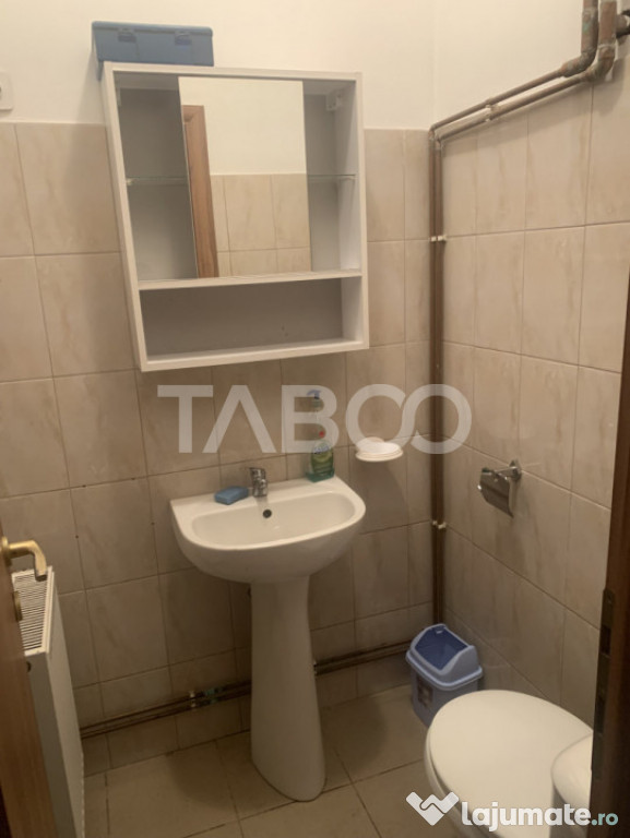 Spatiu comercial de inchiriat 90 mpu curte 35 mp in Poplaca 