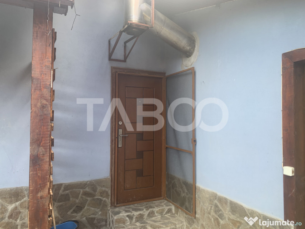 Spatiu comercial de inchiriat 90 mpu curte 35 mp in Poplaca 