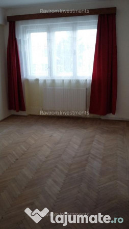 Apartament trei camere etaj 2 nemobilat 9 Mai vis - a - vis de Sportiv 