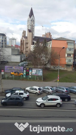 Apartament trei camere etaj 2 nemobilat 9 Mai vis - a - vis de Sportiv 