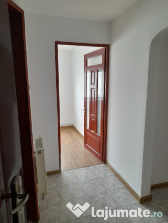 Apartament doua camere deco renovat complet Mioritei, etaj patru liber 