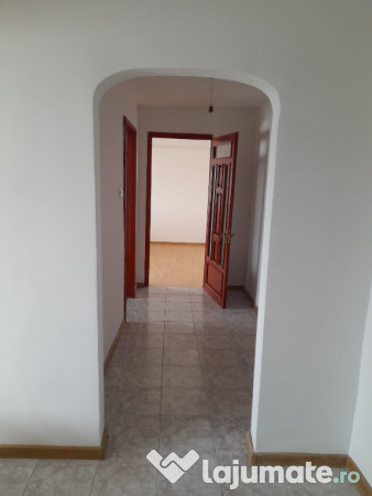 Apartament doua camere deco renovat complet Mioritei, etaj patru liber 