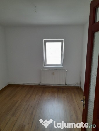 Apartament doua camere deco renovat complet Mioritei, etaj patru liber 