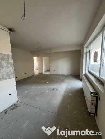 Apartament cu 3 camere zona Urusuagului!