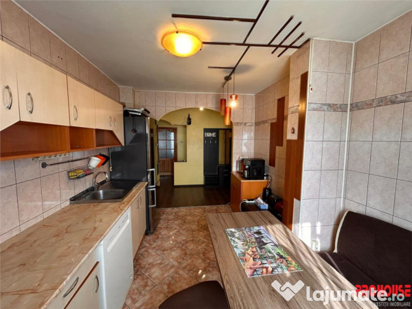 3 Camere decomandat zona GEPEX 