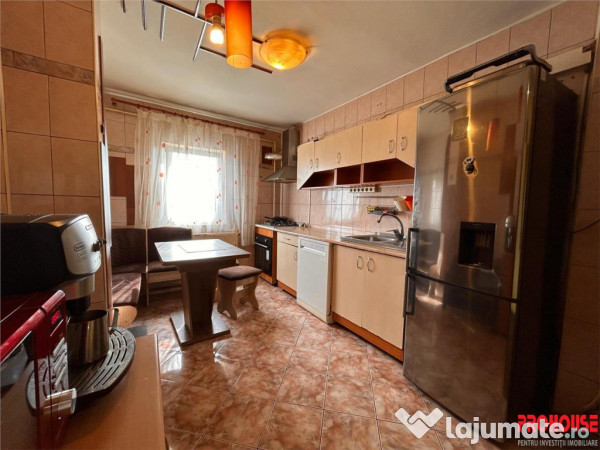 3 Camere decomandat zona GEPEX 