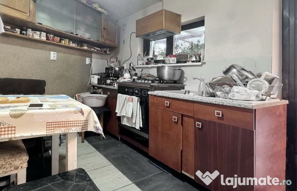 Curte Generoasa | Loc de Parcare 