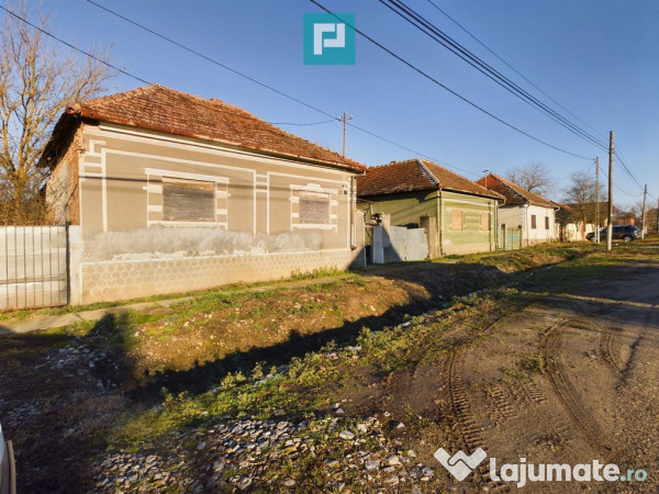 Casă de vacanță de vânzare în Tauț