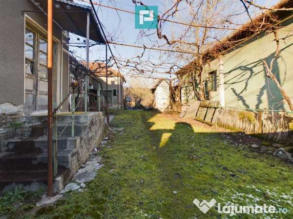 Casă de vacanță de vânzare în Tauț