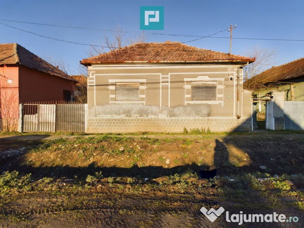 Casă de vacanță de vânzare în Tauț