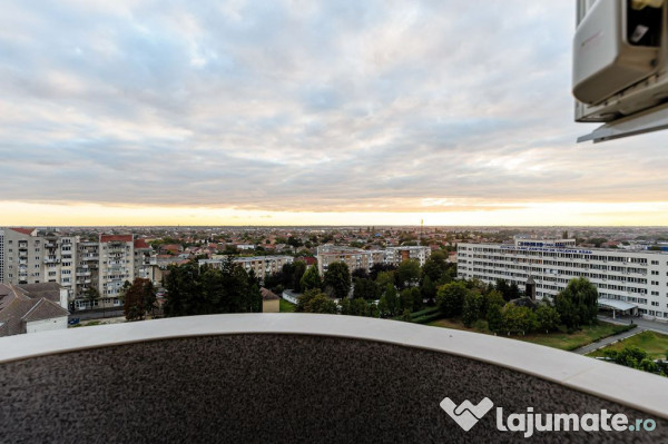 Apartament modern cu 3 camere în Piața Spitalului