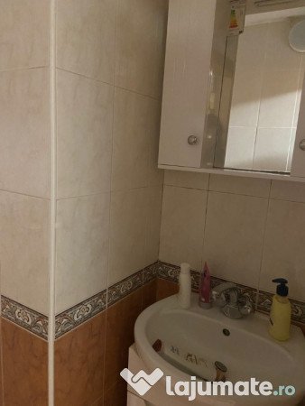 Se inchiriaza apartament in zona Carierei