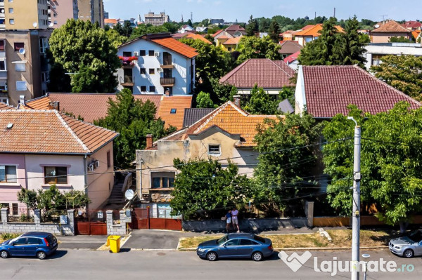 Casă pe Faleza Mureșului 