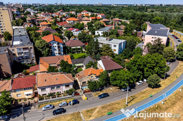 Casă pe Faleza Mureșului 