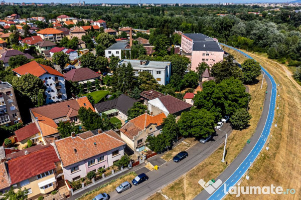 Casă pe Faleza Mureșului 