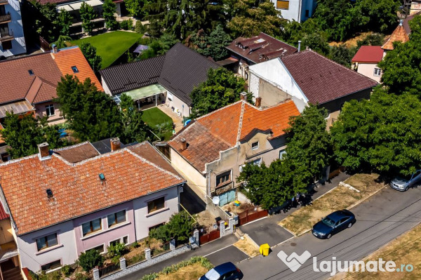 Casă pe Faleza Mureșului 