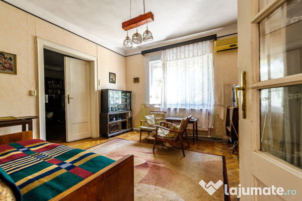 Casă pe Faleza Mureșului 