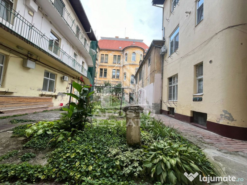 Apartament cu 3 camere, semidecomandat,situat in zona Cen...