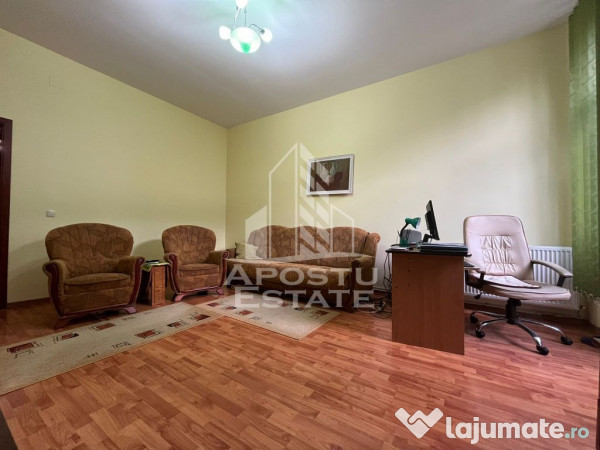 Apartament cu 3 camere, semidecomandat,situat in zona Cen...