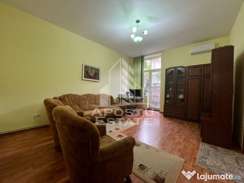Apartament cu 3 camere, semidecomandat,situat in zona Cen...
