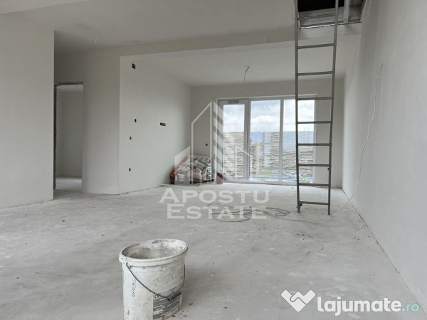 Triplex cu 5 camere, P+ E, In Sanandrei 