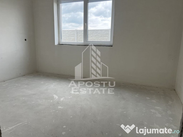 Triplex cu 5 camere, P+ E, In Sanandrei 