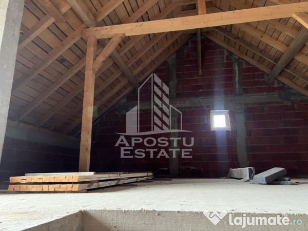 Triplex cu 5 camere, P+ E, In Sanandrei 