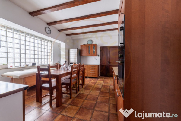 Clădire Multifuncțională - Investiție Premium in inima o