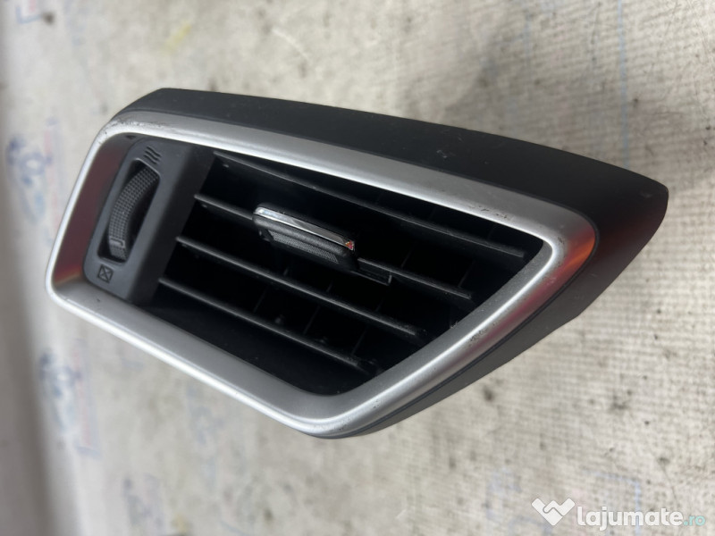 Grila ventilatie stanga Nissan Qashqai 2014
