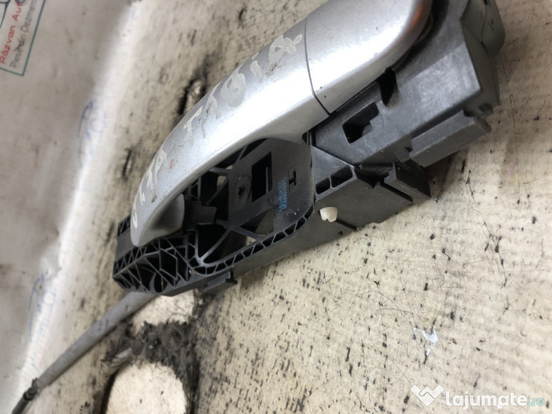 Maner exterior stanga fata Skoda Fabia 2010