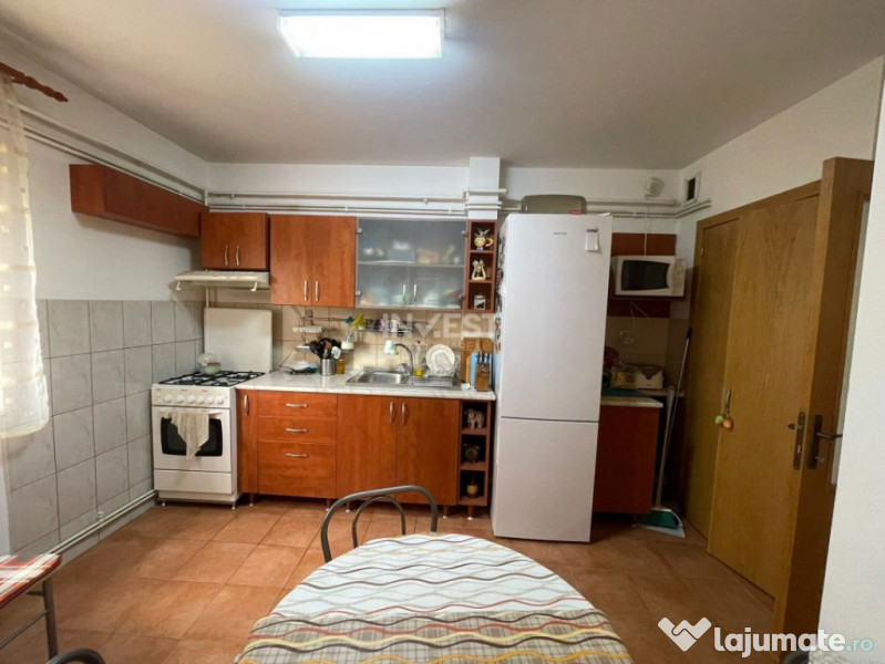 Apartament 3 camere, 2 bai, inclus garaj si boxa, zona Pacur 