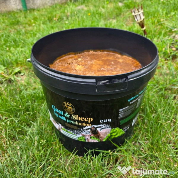 Block mineral pe bază de melasă și săruri minerale 