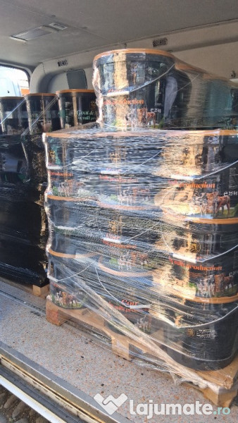 Block mineral pe bază de melasă și săruri minerale 