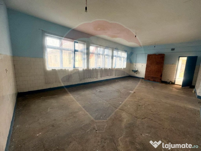 Spațiu comercial/ teren pretabil materiale constructii, ... 