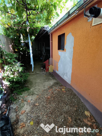 Piata Saraca-Casa 3 cam 100mp utili toate utilitatile teren 