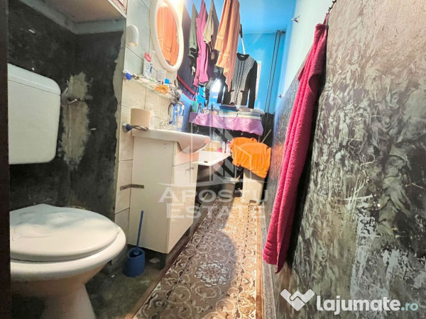 Apartament cu 3 camere, semidecomandat, etaj intermediar,... 