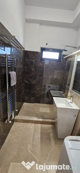 Garsoniera , prima linie la mare