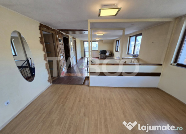 Casa de vanzare cu 6 camere 2 parcari curte libera 200 mp in 