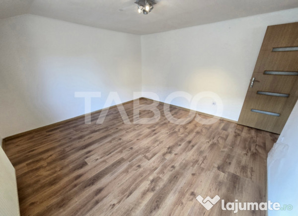 Casa de vanzare cu 6 camere 2 parcari curte libera 200 mp in 