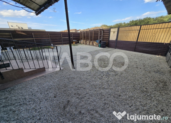 Casa de vanzare cu 6 camere 2 parcari curte libera 200 mp in 