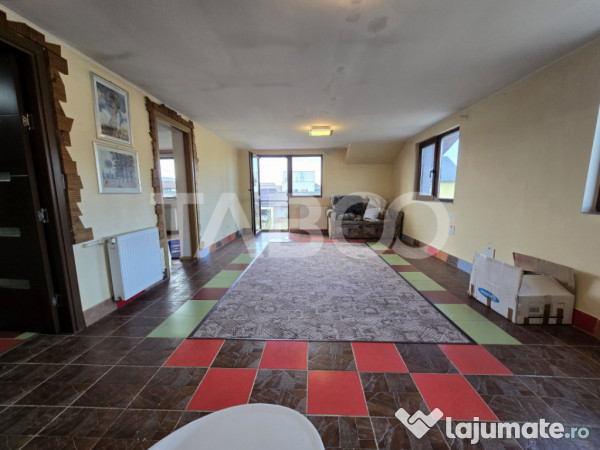 Casa de vanzare cu 6 camere 2 parcari curte libera 200 mp in 