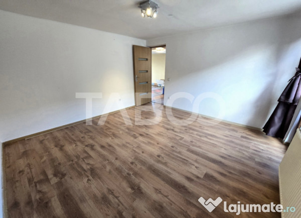 Casa de vanzare cu 6 camere 2 parcari curte libera 200 mp in 