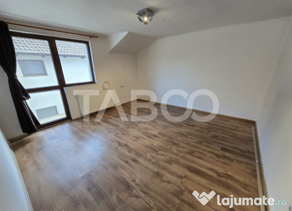 Casa de vanzare cu 6 camere 2 parcari curte libera 200 mp in 