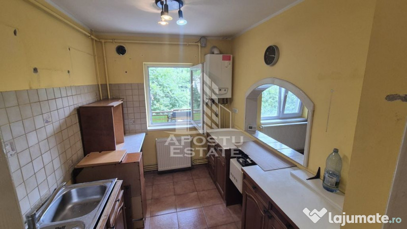 Apartament 3 camere, etaj 2/4, 2 balcoane, centrala propr... 