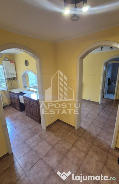 Apartament 3 camere, etaj 2/4, 2 balcoane, centrala propr... 