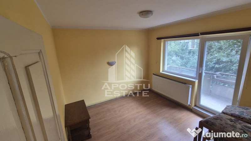 Apartament 3 camere, etaj 2/4, 2 balcoane, centrala propr... 