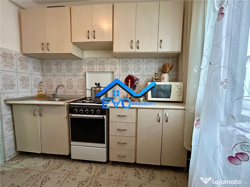 Apartament de inchiriat cu 2 camere, decomandat, 53 mp, zona 