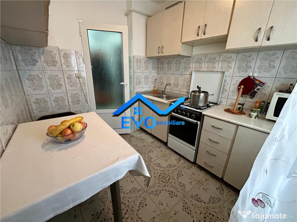 Apartament de inchiriat cu 2 camere, decomandat, 53 mp, zona 