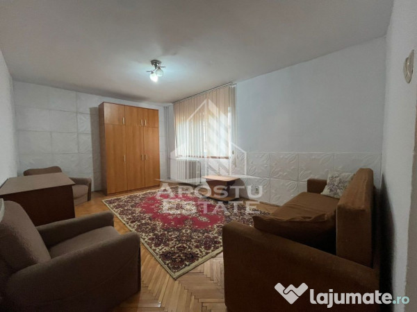 Apartament cu 2 camere, decomandat, situat in Plavat II