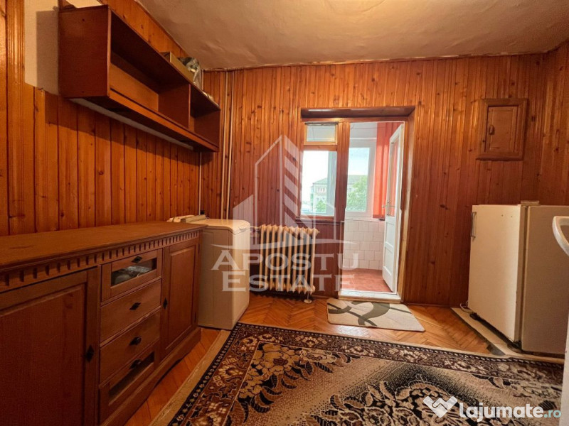 Apartament cu 2 camere, decomandat, situat in Plavat II